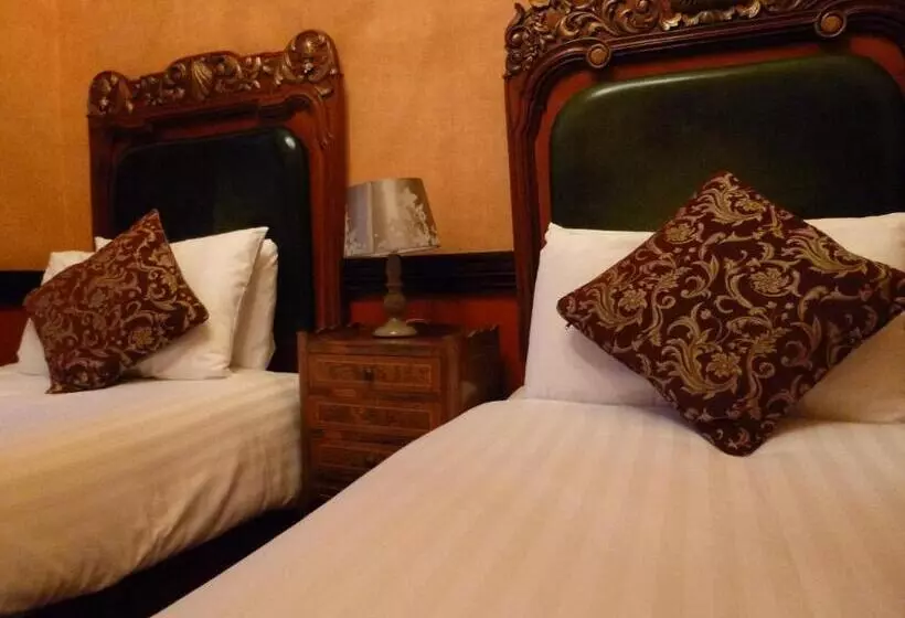 酒店 Russell Court