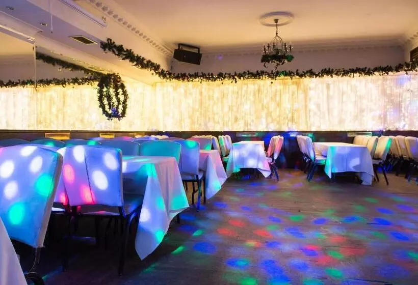 酒店 Russell Court