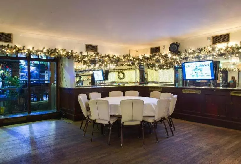 酒店 Russell Court