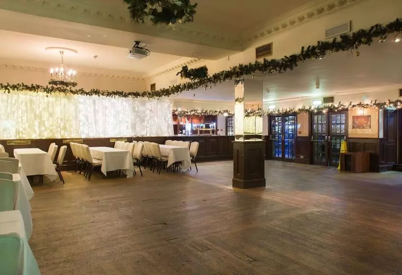 酒店 Russell Court