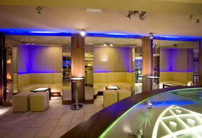 酒店 Russell Court