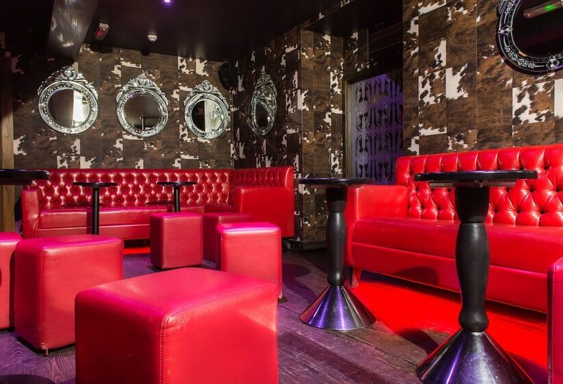 هتل Russell Court