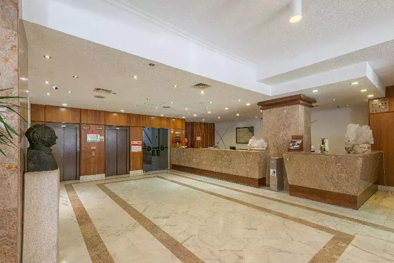 هتل Holiday Inn Express And Suites Lisbon Principe Real By Ihg