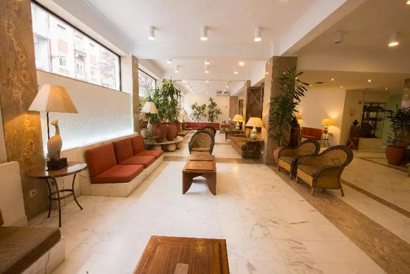 هتل Holiday Inn Express And Suites Lisbon Principe Real By Ihg