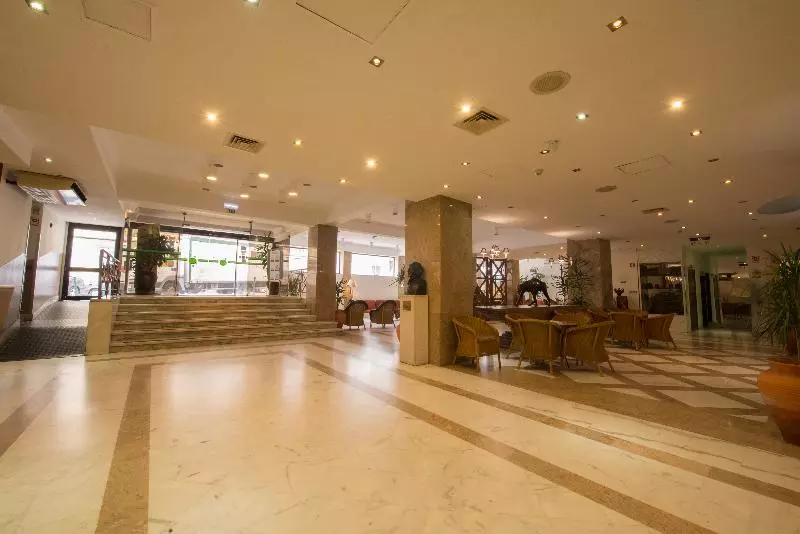 هتل Holiday Inn Express And Suites Lisbon Principe Real By Ihg