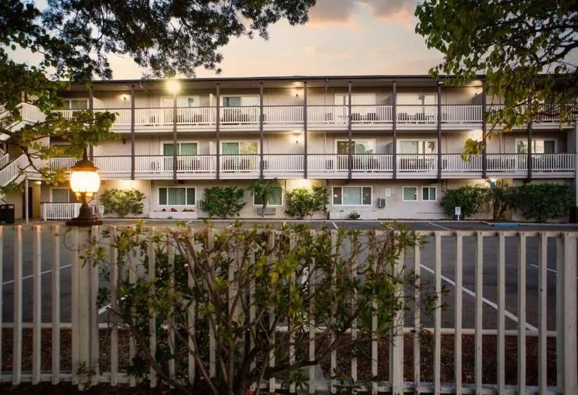 فندق Avania Inn Of Santa Barbara