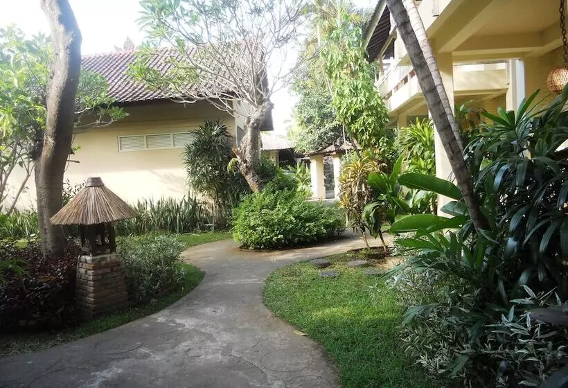Отель Bali Lovina Beach Cottages