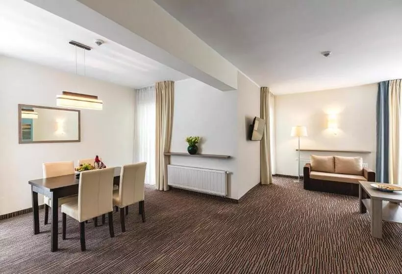 호텔 Gromada Arka Lux