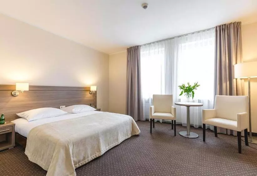 호텔 Gromada Arka Lux