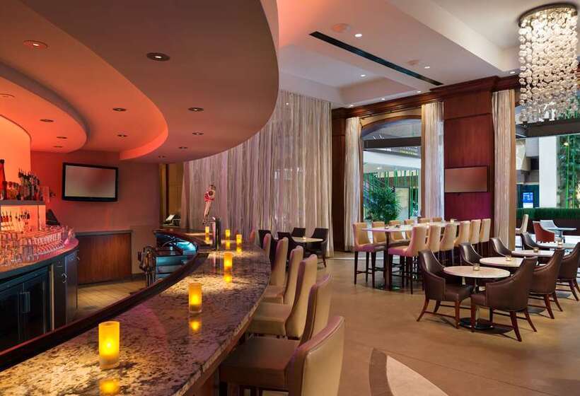 בית מלון כפרי Hilton Charlotte Uptown