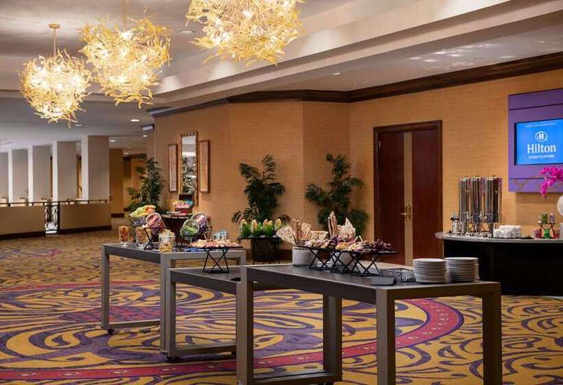 בית מלון כפרי Hilton Charlotte Uptown