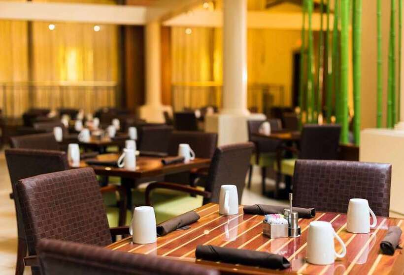 בית מלון כפרי Hilton Charlotte Uptown