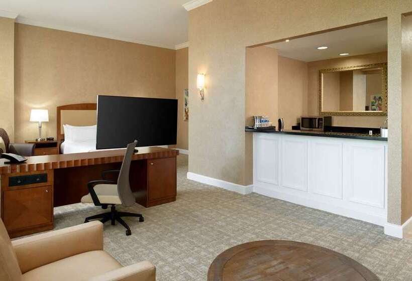 בית מלון כפרי Hilton Charlotte Uptown