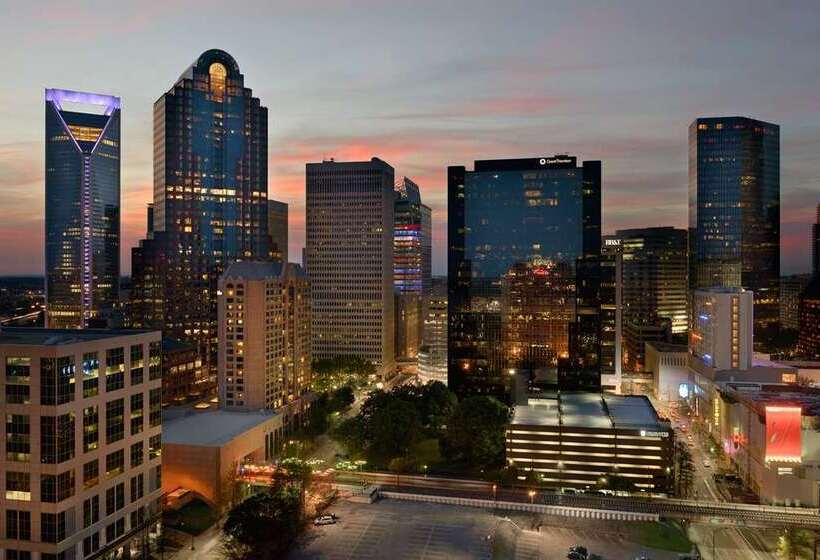 בית מלון כפרי Hilton Charlotte Uptown
