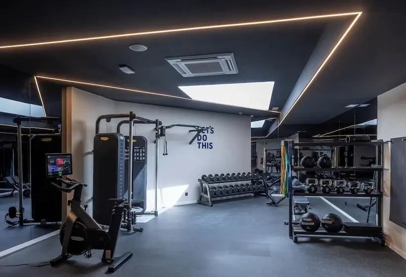 هتل Holiday Inn Express And Suites Lisbon Principe Real By Ihg