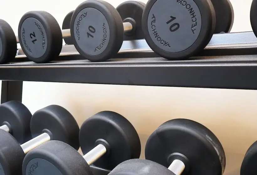 هتل Holiday Inn Express And Suites Lisbon Principe Real By Ihg