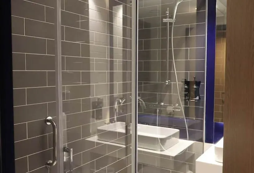 هتل Holiday Inn Express And Suites Lisbon Principe Real By Ihg