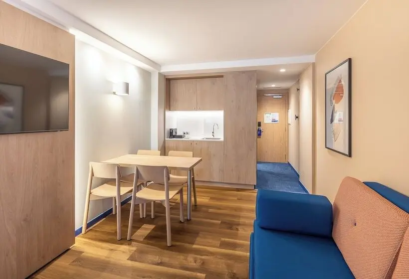 هتل Holiday Inn Express And Suites Lisbon Principe Real By Ihg