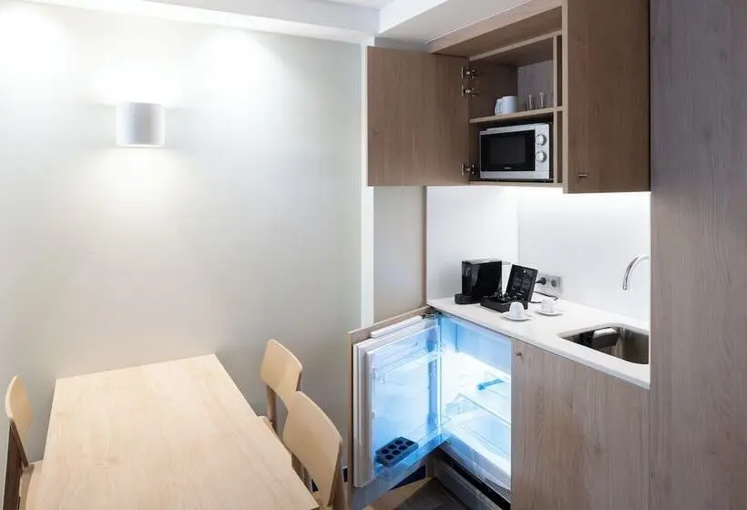 هتل Holiday Inn Express And Suites Lisbon Principe Real By Ihg