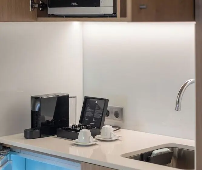 هتل Holiday Inn Express And Suites Lisbon Principe Real By Ihg