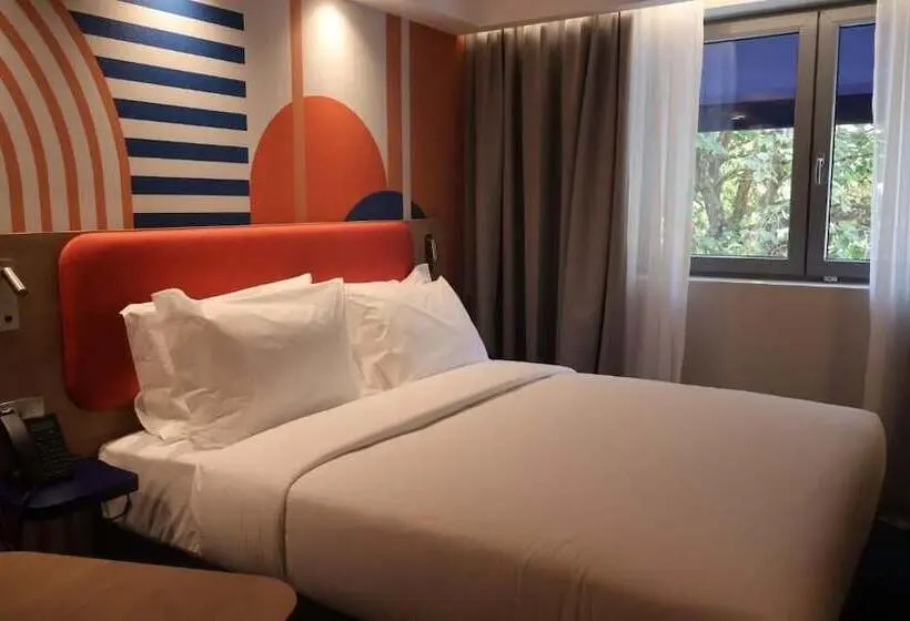 هتل Holiday Inn Express And Suites Lisbon Principe Real By Ihg