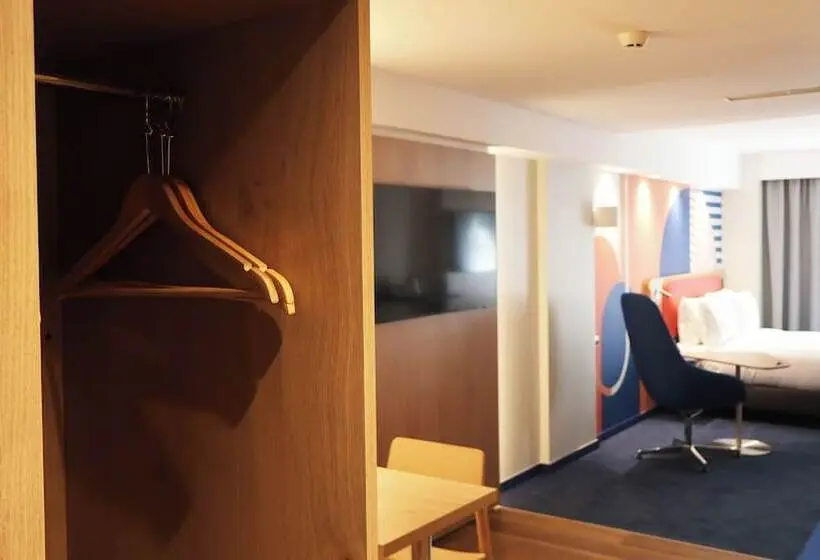 هتل Holiday Inn Express And Suites Lisbon Principe Real By Ihg