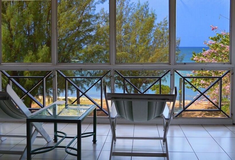 هتل Oualie Beach Resort