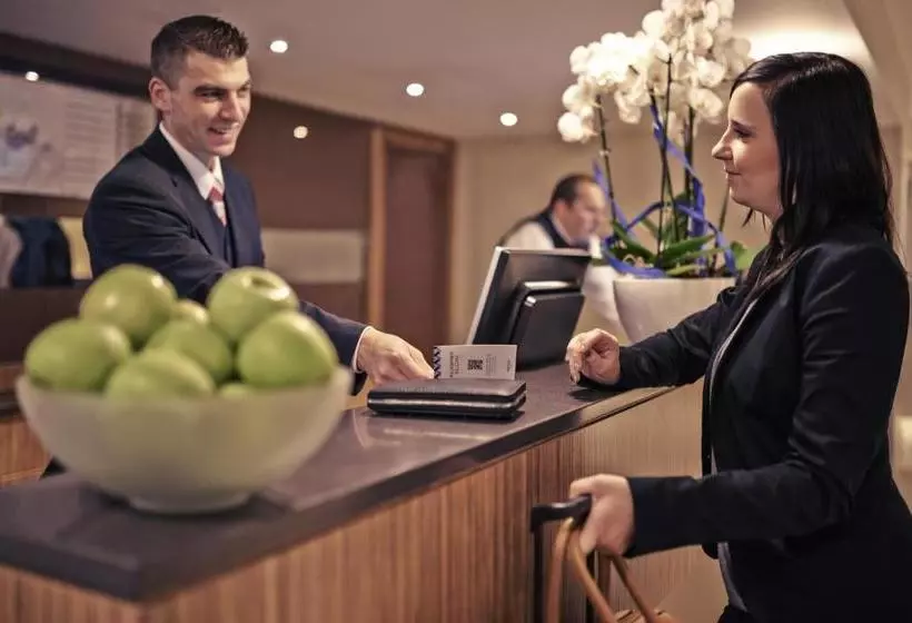 هتل Mercure Airport Berlin Tegel