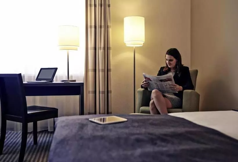 هتل Mercure Airport Berlin Tegel