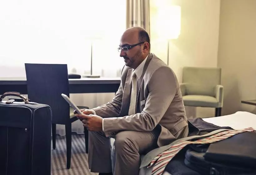 هتل Mercure Airport Berlin Tegel