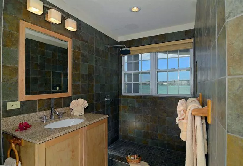 استراحتگاه Arawak Beach Inn