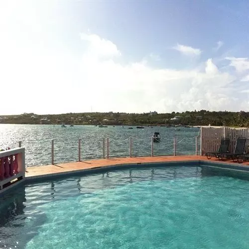 استراحتگاه Arawak Beach Inn