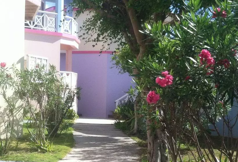 استراحتگاه Arawak Beach Inn