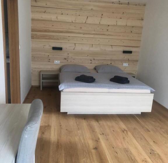 בית מלון כפרי žalý Apartmány