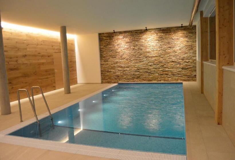 בית מלון כפרי žalý Apartmány