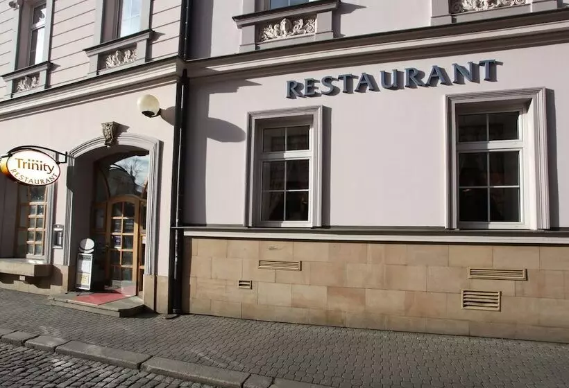 酒店 Trinity