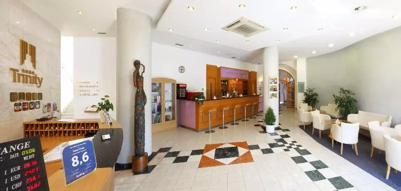 酒店 Trinity
