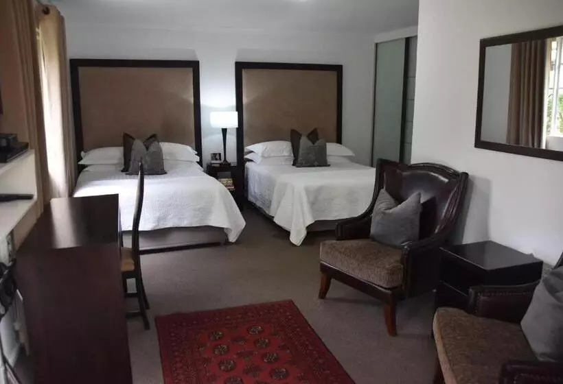 Отель Rosebank Lodge Guesthouse By Claires