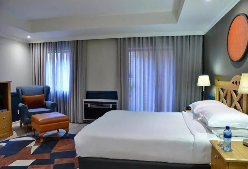 Отель Rosebank Lodge Guesthouse By Claires