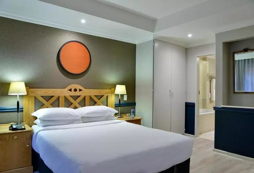 Отель Rosebank Lodge Guesthouse By Claires