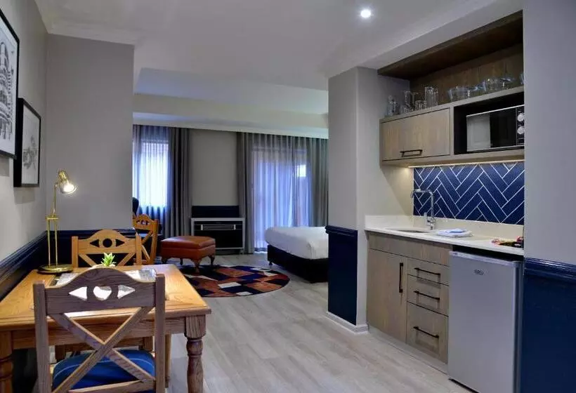 Отель Rosebank Lodge Guesthouse By Claires