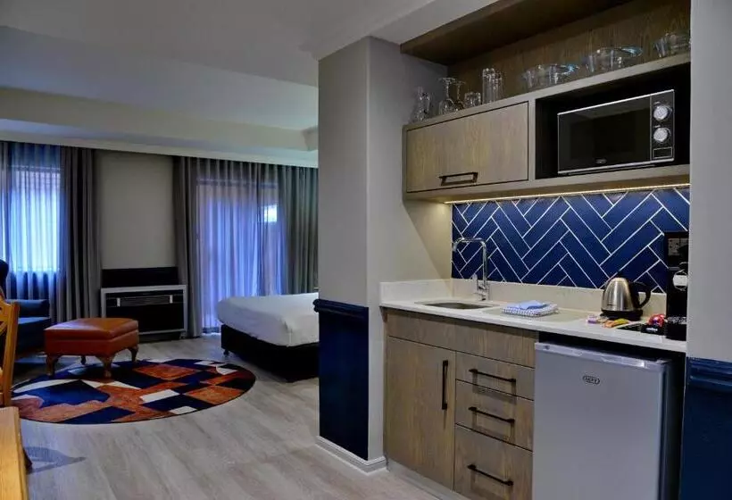 Отель Rosebank Lodge Guesthouse By Claires