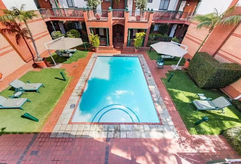 Отель Rosebank Lodge Guesthouse By Claires