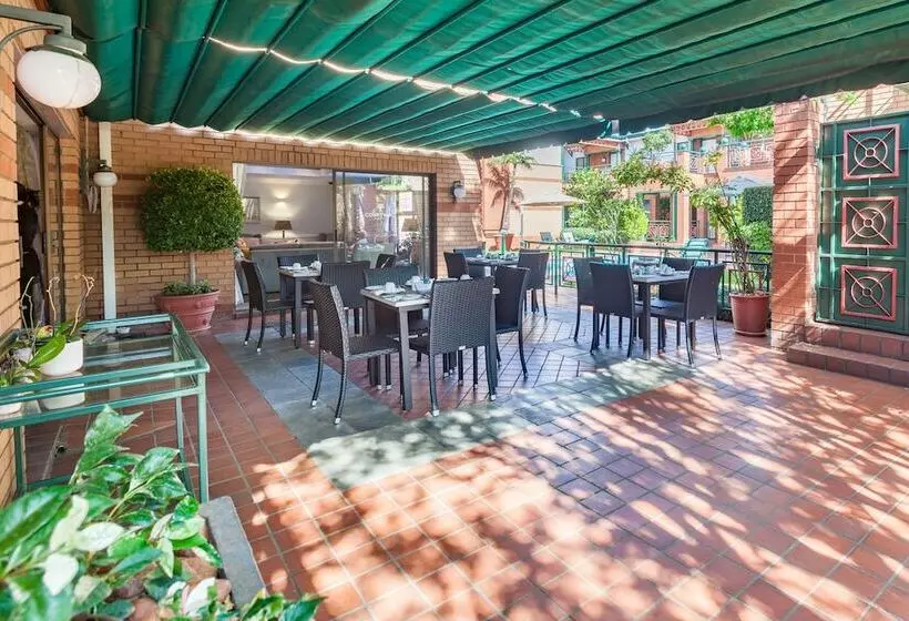 Отель Rosebank Lodge Guesthouse By Claires