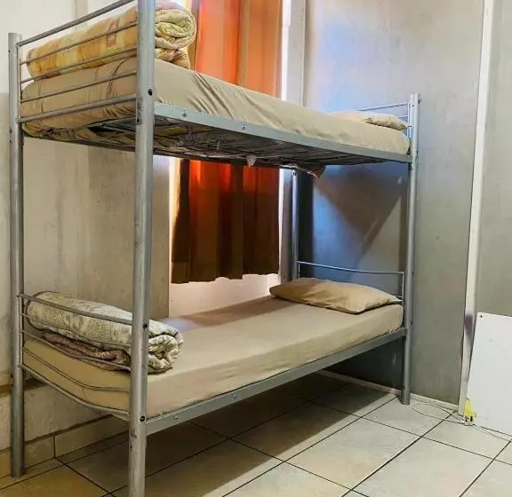 Отель Rosebank Lodge Guesthouse By Claires