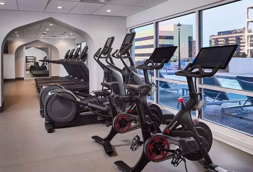 فندق Hilton Kansas City Country Club Plaza