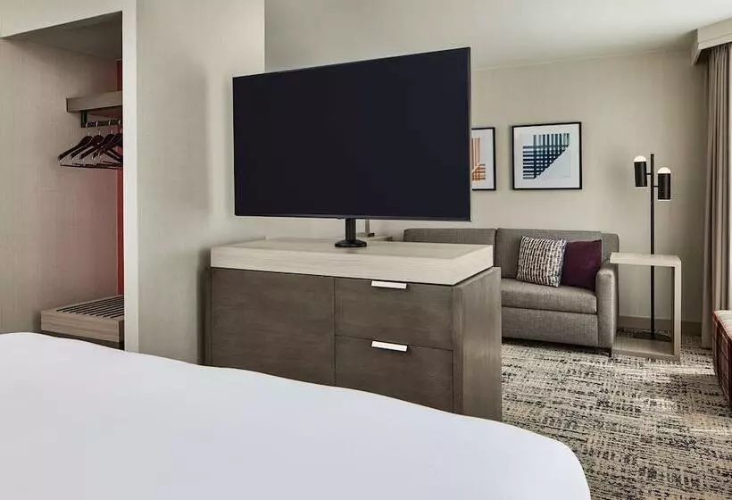 فندق Hilton Kansas City Country Club Plaza