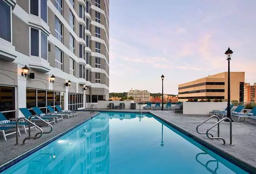 فندق Hilton Kansas City Country Club Plaza