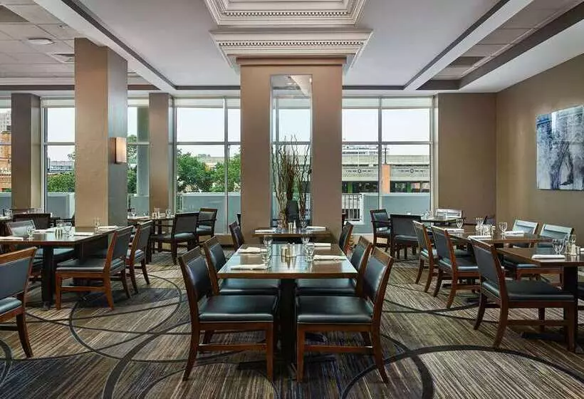 فندق Hilton Kansas City Country Club Plaza