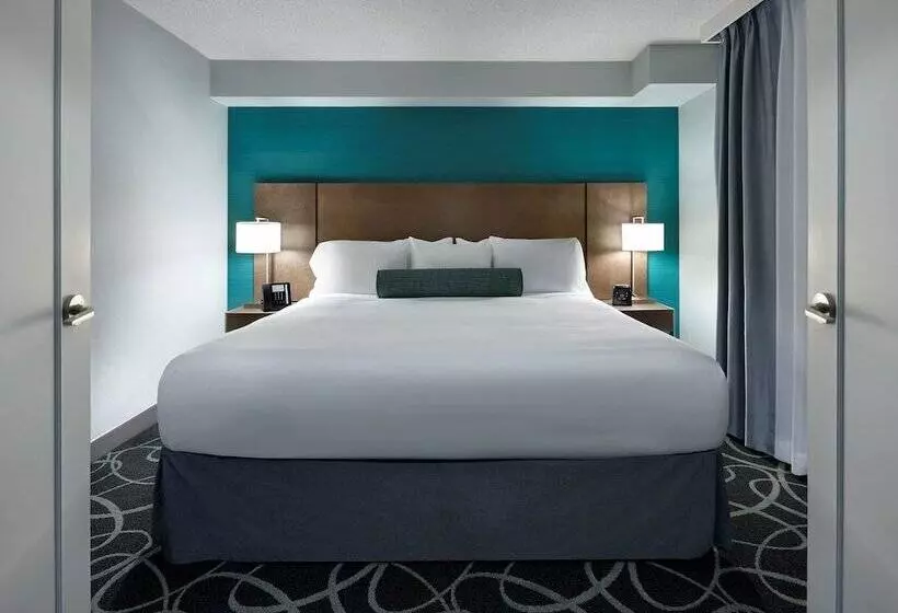 Radisson Suites Hotel Toronto Airport